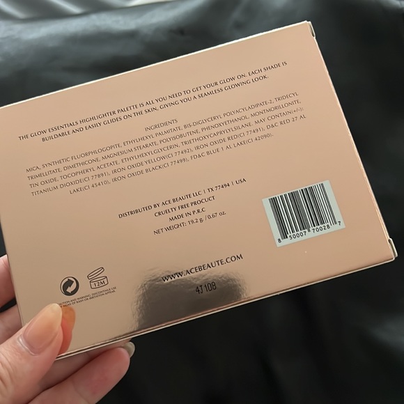 Glow Essentials Highlighting Palette - Picture 5 of 5